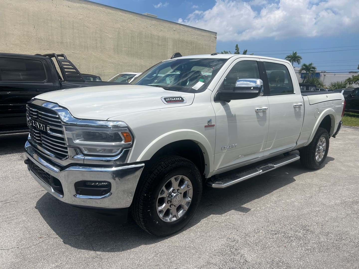 2022 Ram 2500 Crew Cab Laramie 4x4 6.7L Cummins Diesel 6-Speed AT