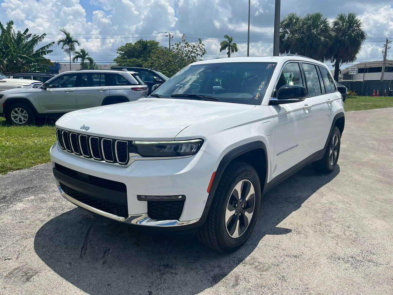 2022 Jeep Grand Cherokee 4XE 2.0L Electric-Gas 8-Speed AT 5-Seater