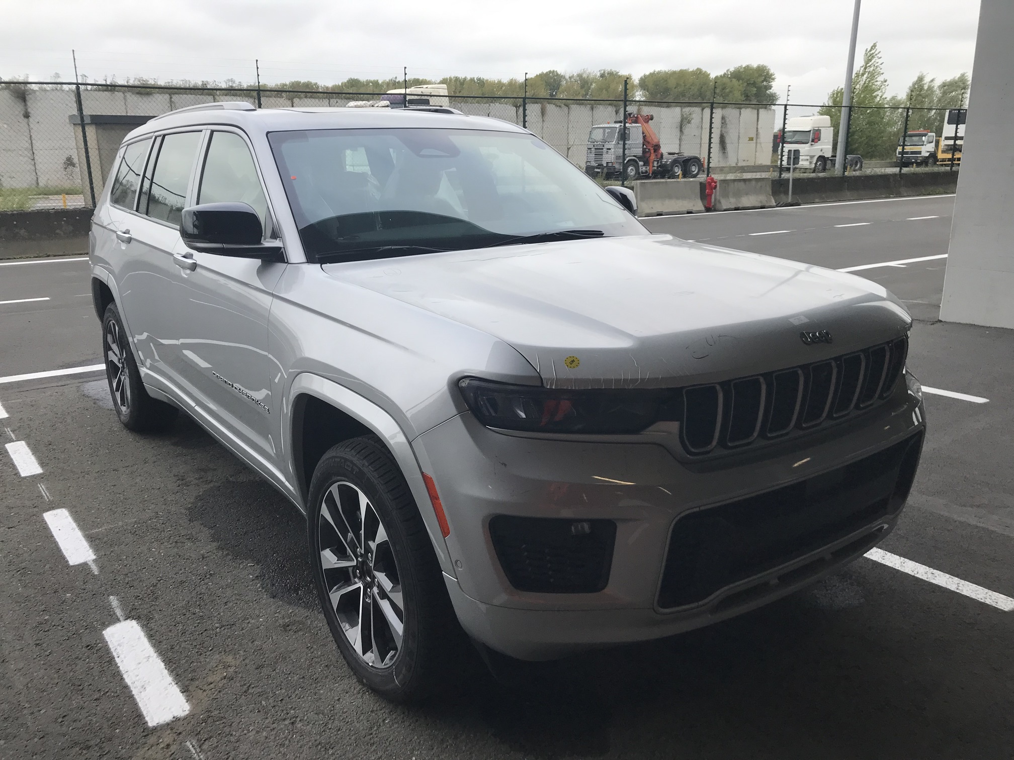 ケアセルーブ IN-5600 2023年 2023 Jeep Grand Cherokee L Overland 4x4 3.6L Gas 8-Speed 7-Seater